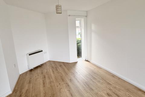 2 bedroom ground floor flat to rent, Hayling Close, Gosport PO12