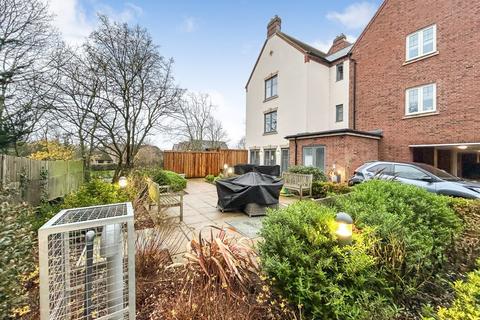 undefined, Great North Road, Hatfield AL9