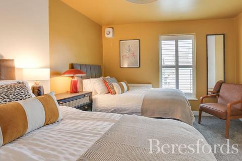 2 bedroom terraced house for sale, Albert Road, Romford, RM1