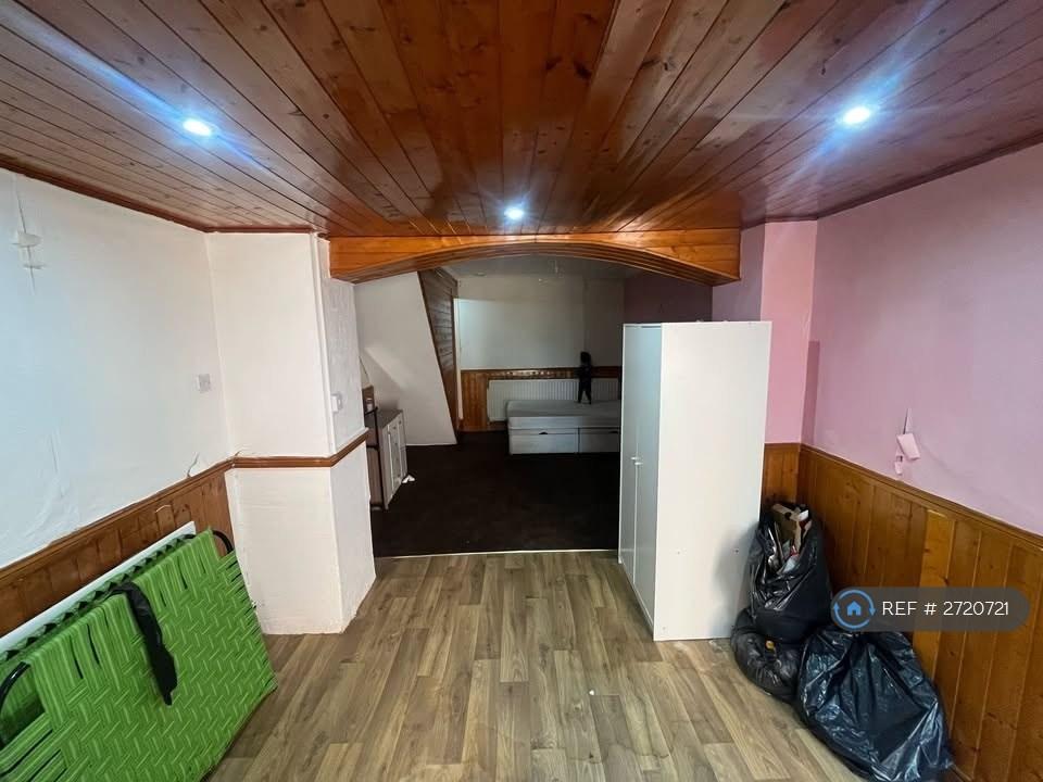 Downstairs Bedroom & Living Area, View From Garden
