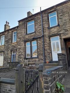 3 bedroom terraced house to rent, Cross Lane, Huddersfield, HD4