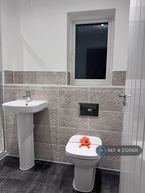 En-Suite Bathroom