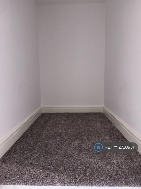 Storage Space In Ensuite Bedroom