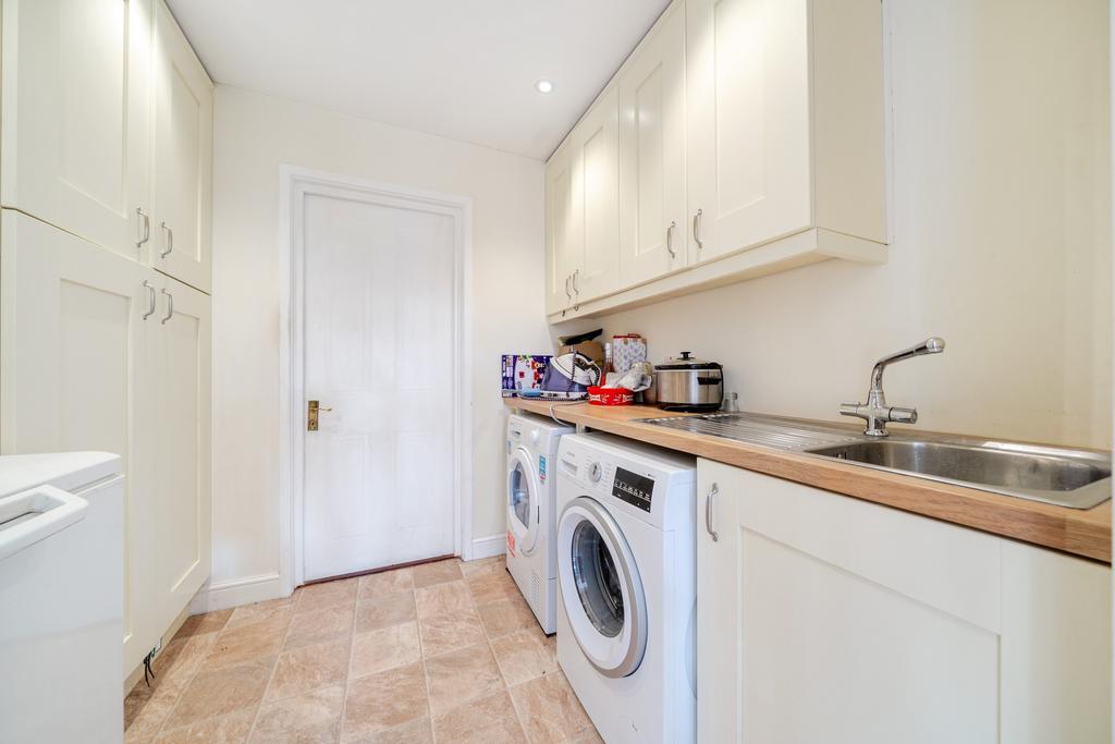 1385232-9-692f0771d6c93