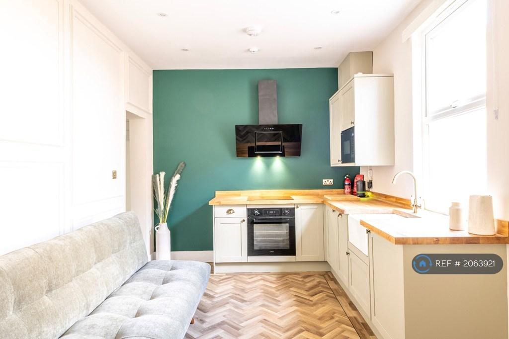 Kitchen/ Living