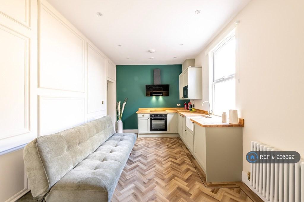 Kitchen/ Living