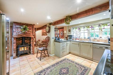 3 bedroom end of terrace house for sale, Church Lane, Kenardington, Ashford, Kent, TN26