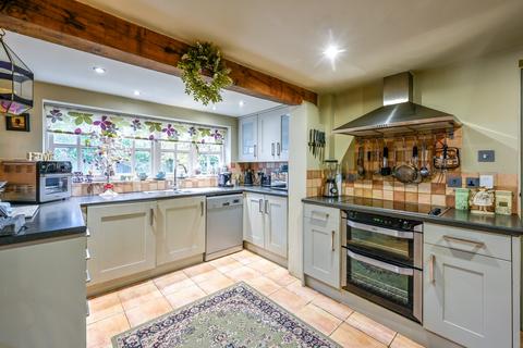 3 bedroom end of terrace house for sale, Church Lane, Kenardington, Ashford, Kent, TN26
