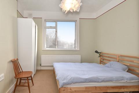 1 bedroom property to rent, Gautrey Road, Peckham, London, SE15