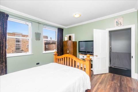 1 bedroom in a house share to rent, Charlotte Road, Wallington