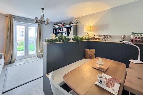 2 bedroom end of terrace house for sale, Chatham Road, Meon Vale