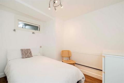 2 bedroom flat to rent, Cleveland Street, London W1T