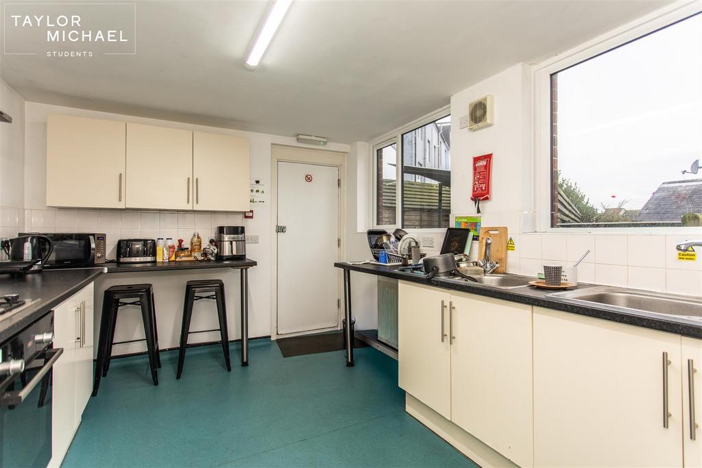Shared Kitchen 2
