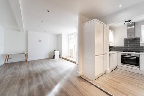 undefined, Mount Avenue, Ealing Broadway, London, W5