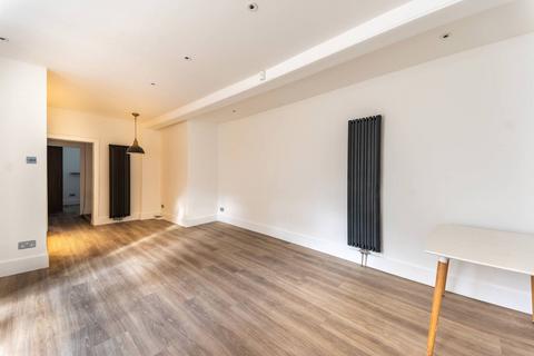undefined, Mount Avenue, Ealing Broadway, London, W5