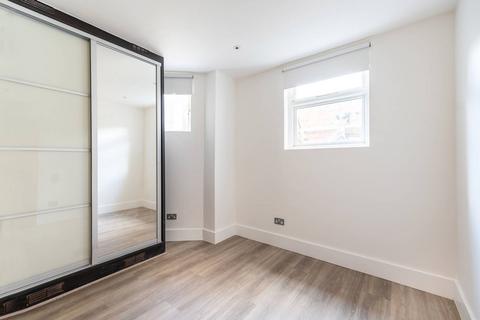 undefined, Mount Avenue, Ealing Broadway, London, W5