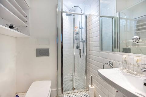 undefined, Mount Avenue, Ealing Broadway, London, W5