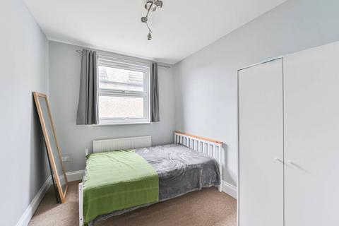 2 bedroom maisonette to rent, Mantilla Road, Furzedown, London, SW17