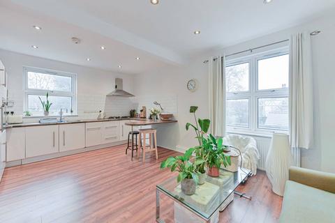 2 bedroom maisonette to rent, Mantilla Road, Furzedown, London, SW17