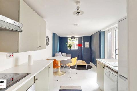 undefined, Worsley Road, London, E11