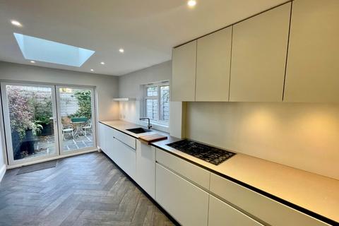 undefined, Highworth Road, London, N11