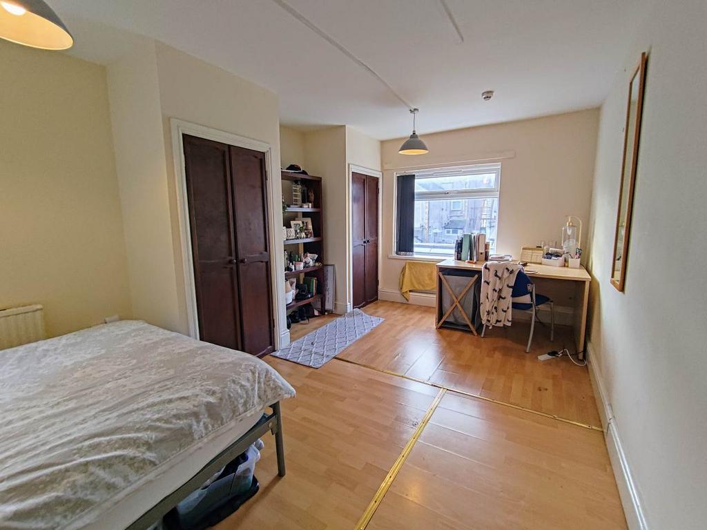 Bedroom 1 (1)