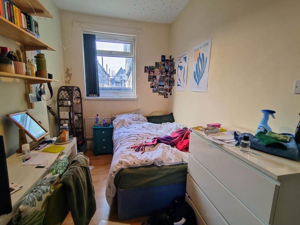 Bedroom 2 (1)