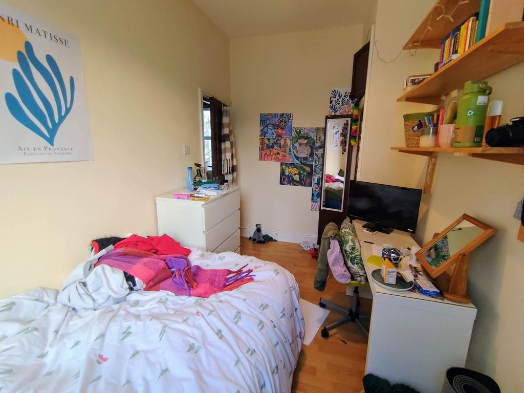 Bedroom 2 (2)