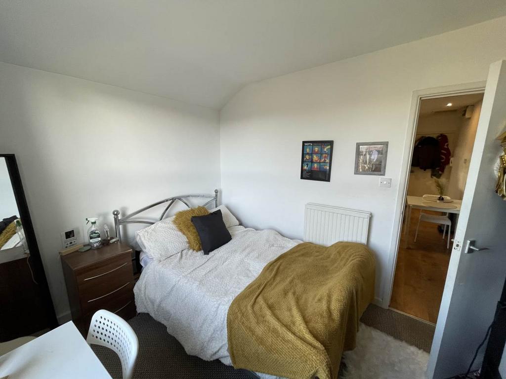 Bedroom (2)