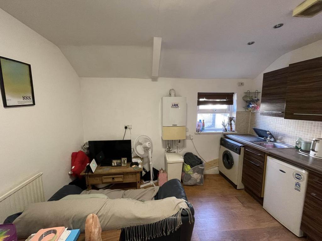 Living Area (3)