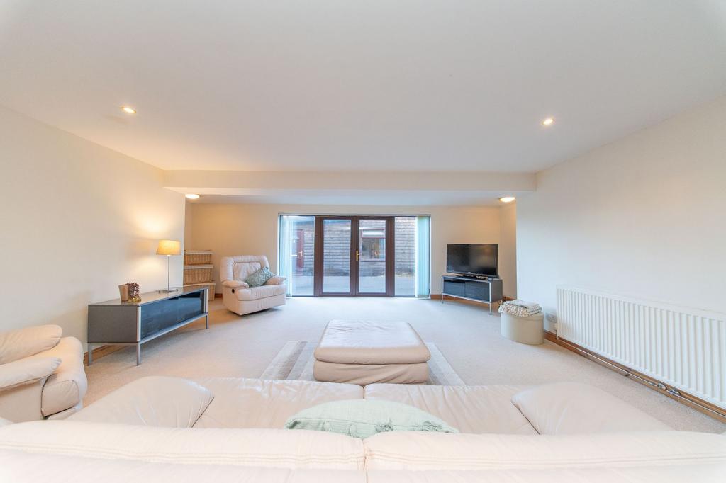 Main Suite / Lounge