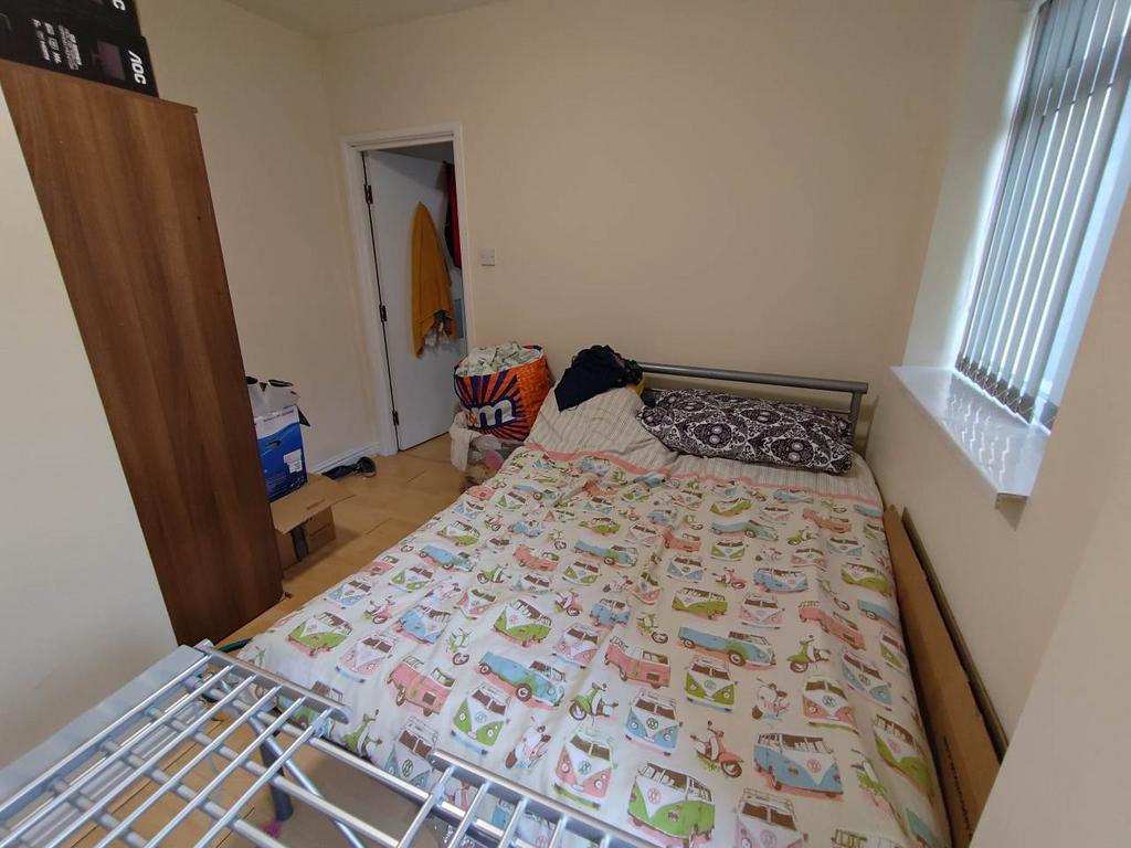 Bedroom (2)