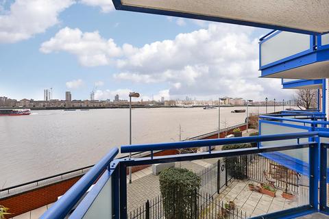 2 bedroom apartment to rent, Nova Building, 3 Newton Place, E14