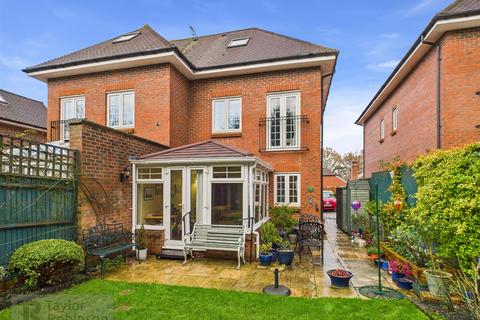 undefined, Maddox Drive, Worth, Crawley