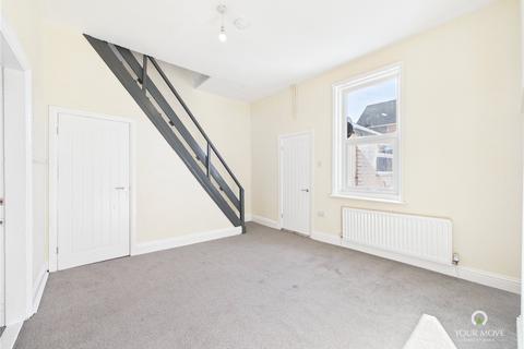3 bedroom terraced house to rent, East View, Sunderland SR5