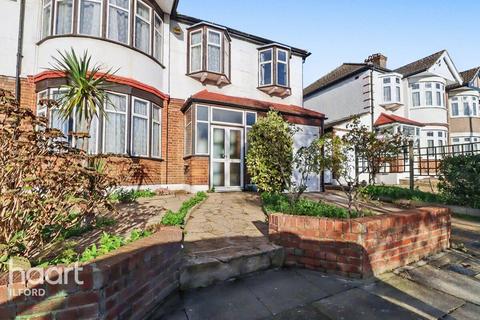 Worcester Gardens, ILFORD