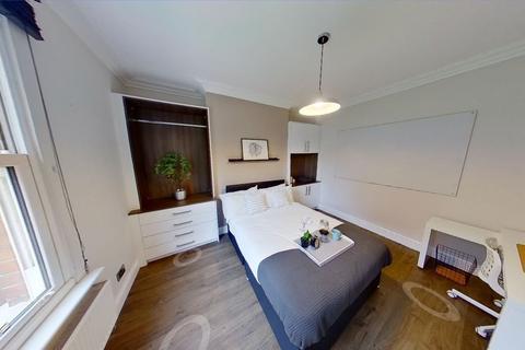 undefined, Wellington Square, Nottingham, Nottinghamshire, NG7
