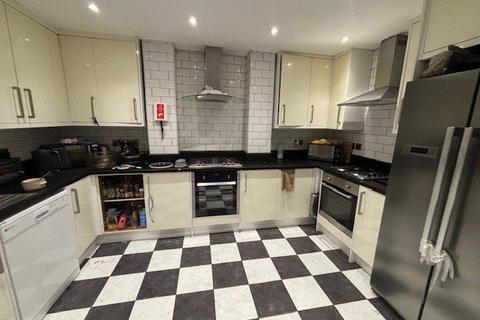 undefined, Wellington Square, Nottingham, Nottinghamshire, NG7