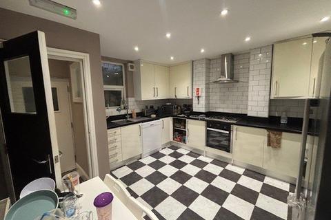 undefined, Wellington Square, Nottingham, Nottinghamshire, NG7