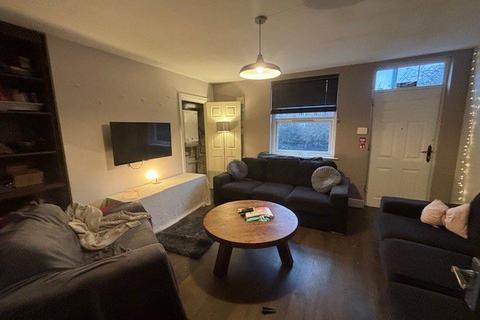 undefined, Wellington Square, Nottingham, Nottinghamshire, NG7