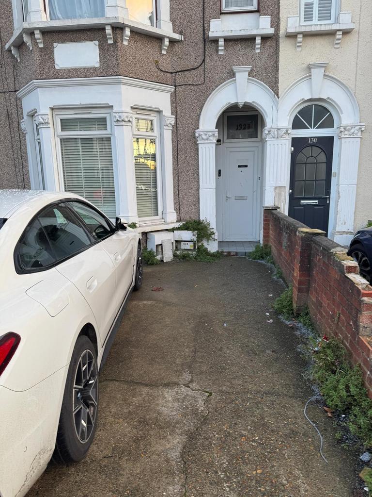 A beautifully maintained 2-bedroom, 2-bathroom fl