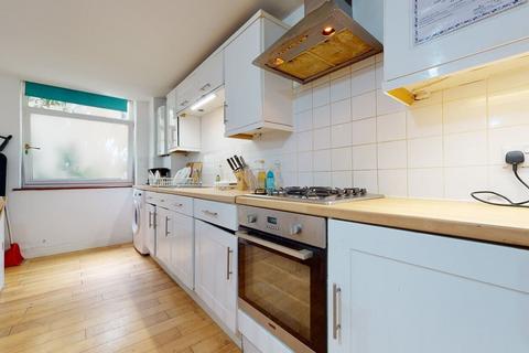 2 bedroom ground floor flat to rent, Laugan Walk