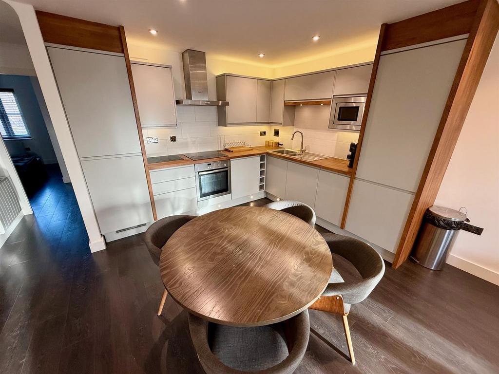 No 8 B17 8 DJ Kitchen.jpg