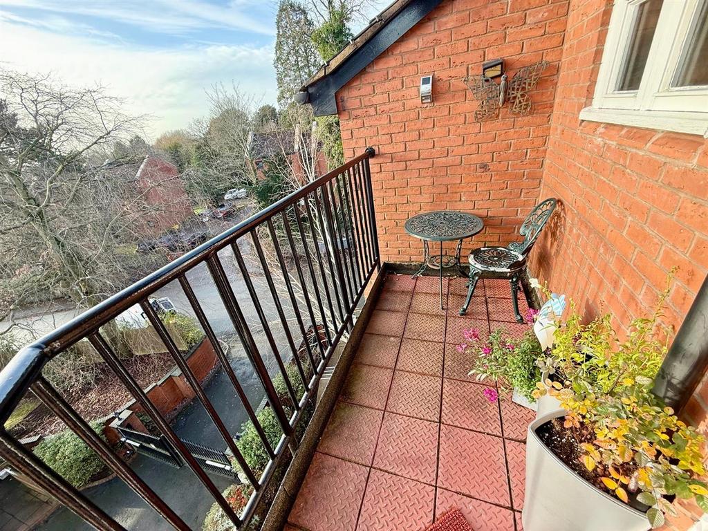 No 8 B17 8 DJ Balcony.jpg