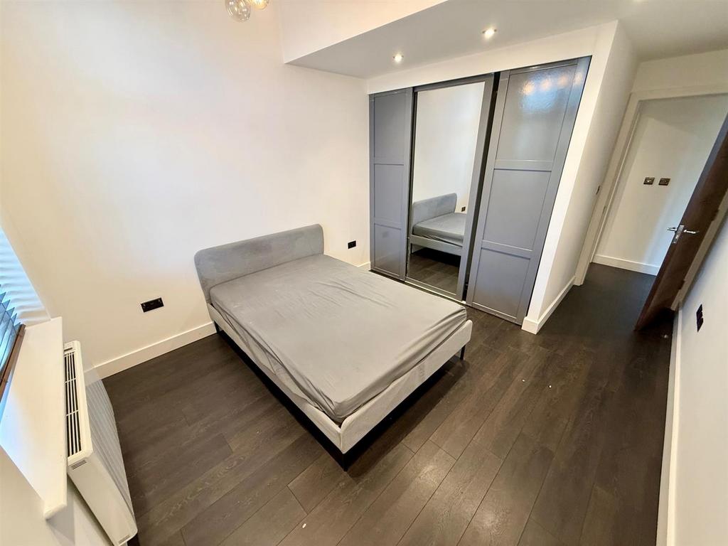 No 8 B17 8 DJ Bed 2.jpg