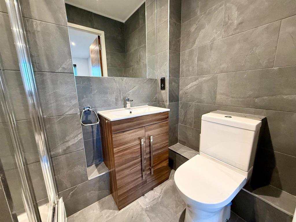No 8 B17 8 DJ En Suite.jpg