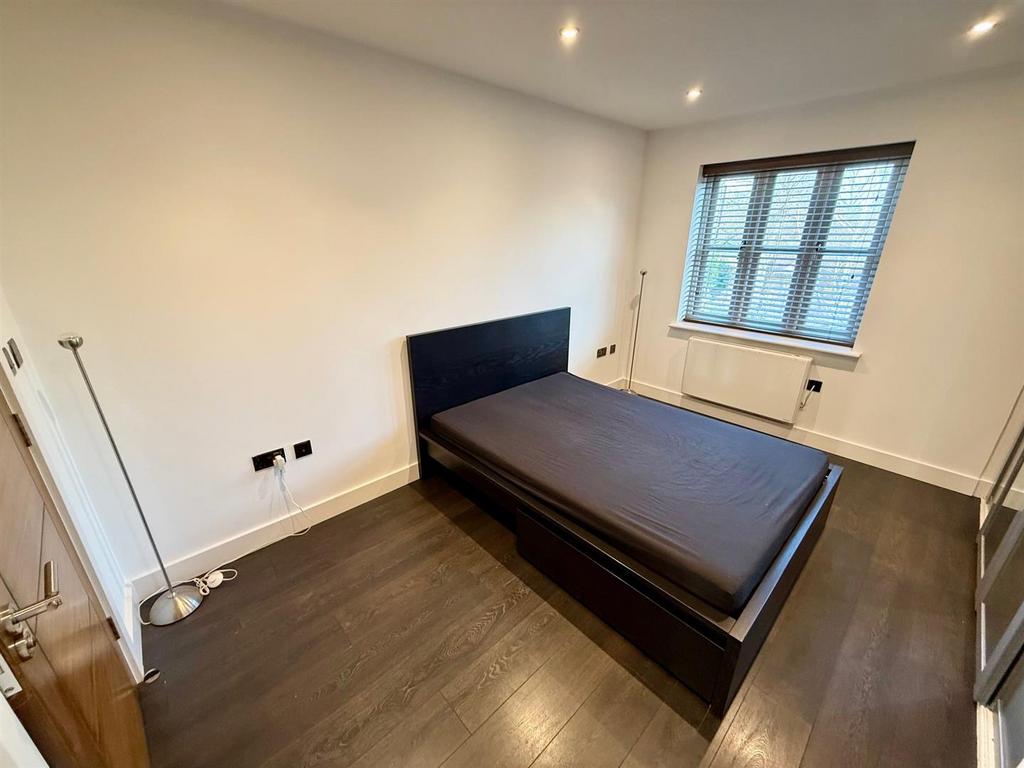 No 8 B17 8 DJ Bed 1b.jpg