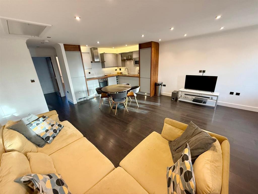 No 8 B17 8 DJ Kitchen, Lounge.jpg