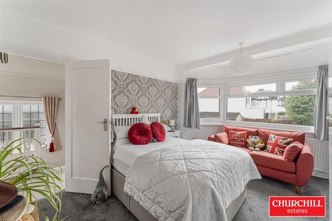 3 bedroom semi-detached house for sale, Colvin Gardens, Wanstead
