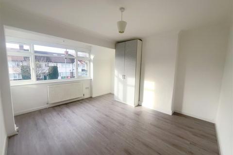 3 bedroom semi-detached house to rent, Clock House Road, Beckenham